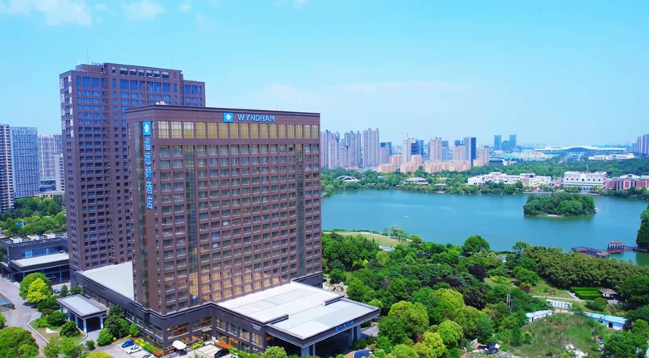 Wyndham Botun Hotel